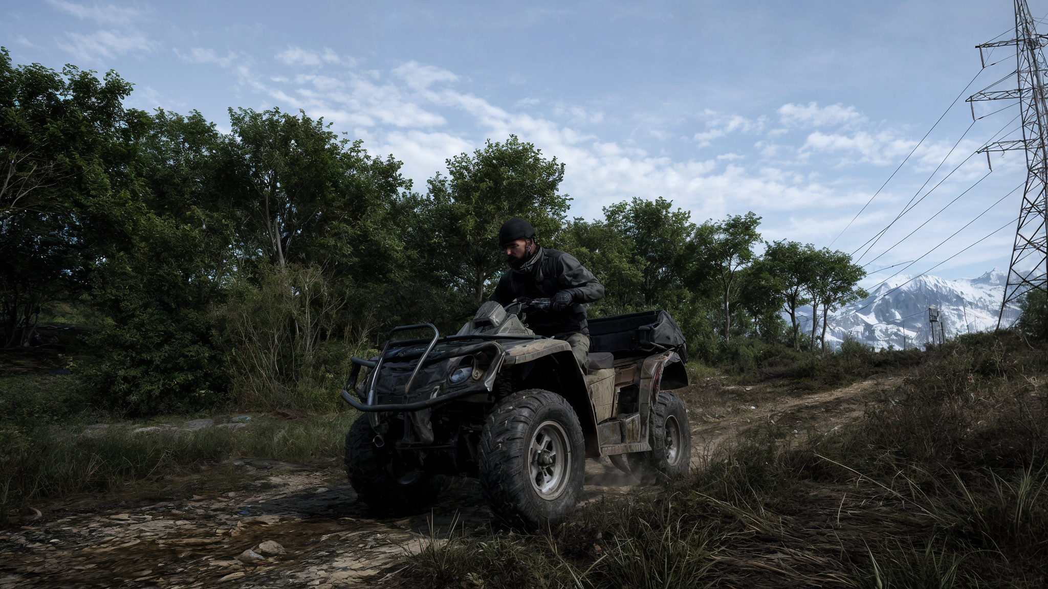 Survivant en quad partant explorer la région